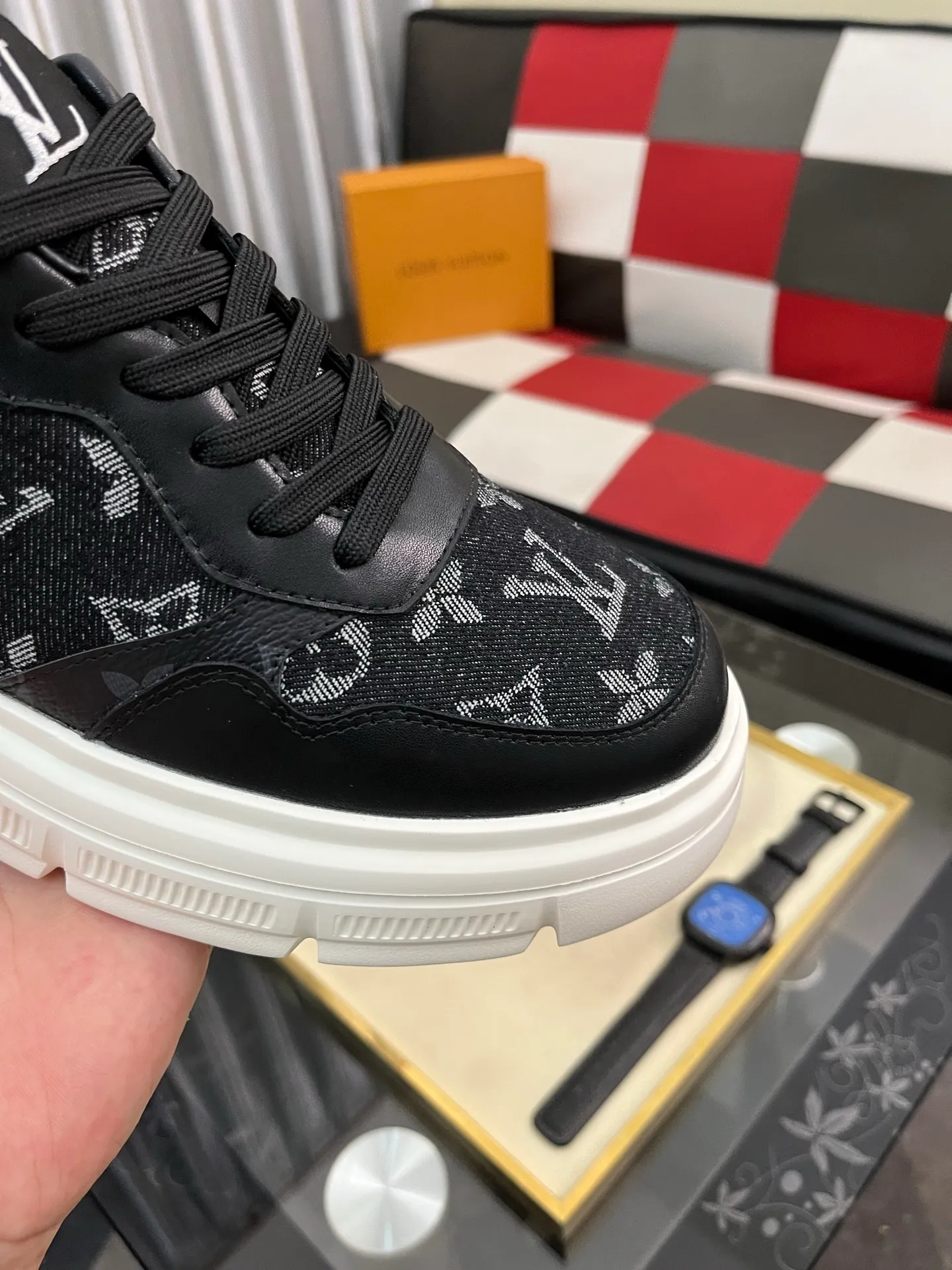 Men's shoes💰420⌚️⌚️"LOUI* VUITTO*" popular men's casual shoes, genuine Italian development💯purchasing level quality✔️The upper is made of official website material first-layer cowhide, comfortable and soft sheepskin feet⚡️Fashionable and versatile. The toe last shape is firm and full, and the soles are made from LV original molds and can be moved in and out of the counter at will. Light and comfortable on the foot~purely handmade, details determine quality! Size:38-442️⃣Colors available
